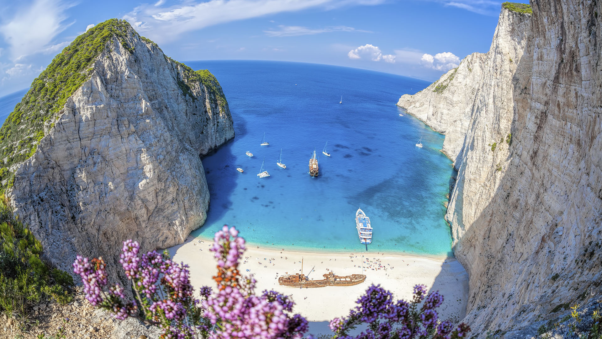 Playas_0006_Playa-de-Navagio-Grecia