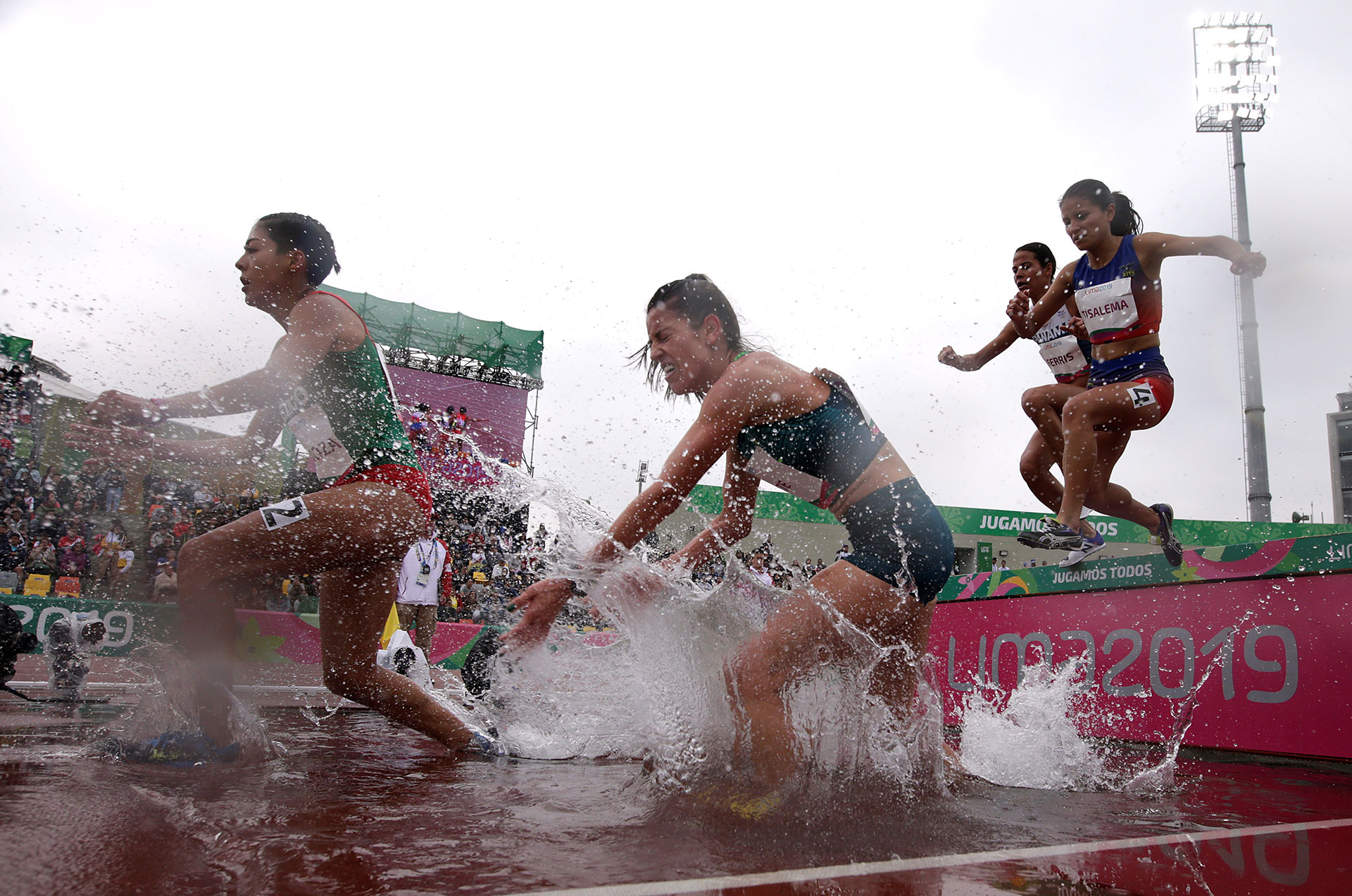 XVIII Pan American Games - Lima 2019 XVIII Pan American Games - Lima 2019 - Athletics - Women's 3000m Steeplechase Final - Athletics Stadium, Lima, Peru - August 10, 2019. Mexico's Natali Mendoza and Brazil's Simone Ponte in action. REUTERS/Henry Romero TPX IMAGES OF THE DAY